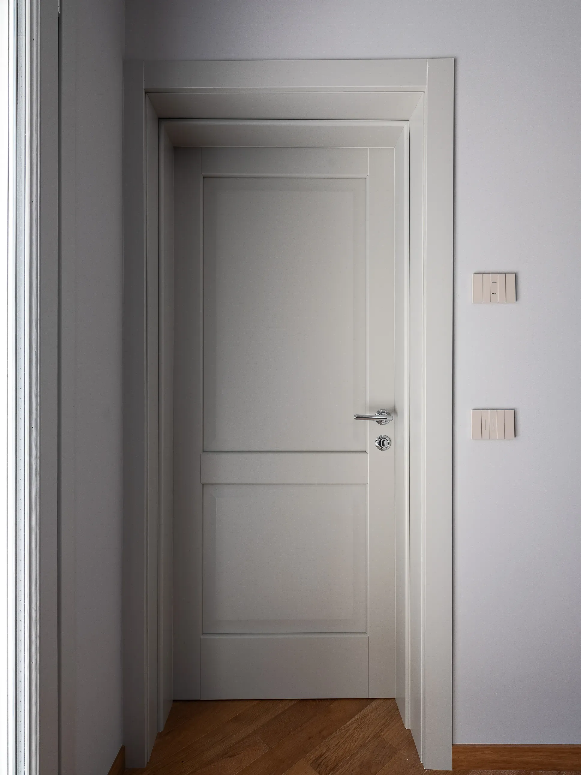 Porte, maniglie e battiscopa