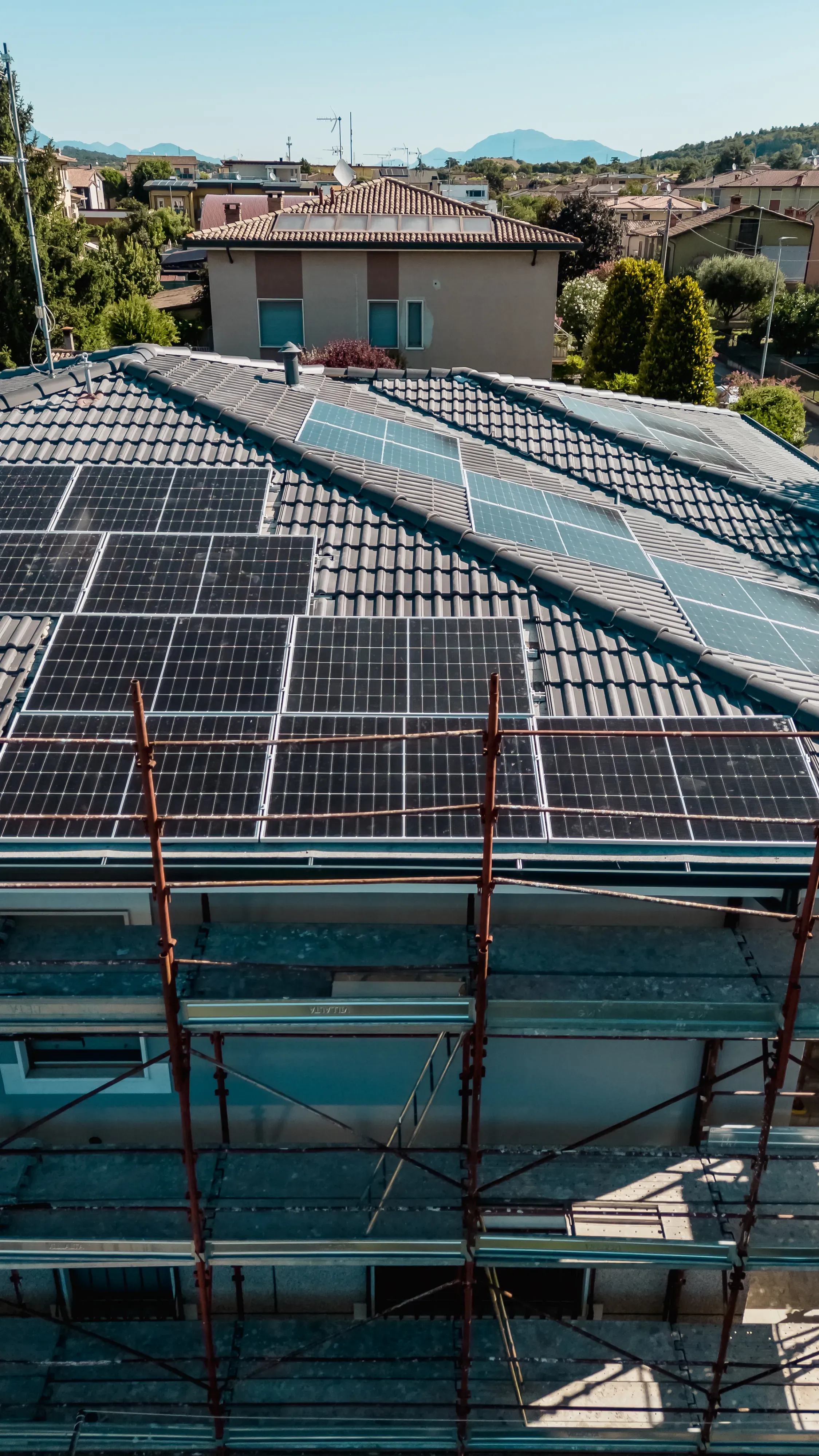 Dettaglio costruttivo della Casa Bianchetti che mostra l'integrazione di tecnologia e design